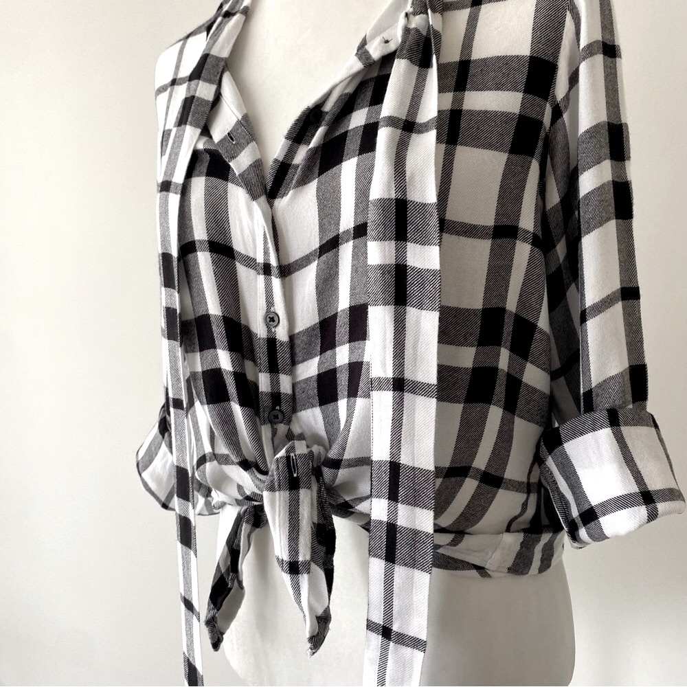 SOLD | BANANA REPUBLIC | Dillon Casual Neck Tie Top - Picture 9 of 12